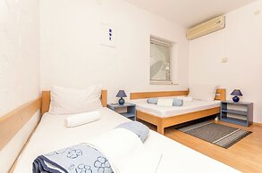 Apartments and Rooms Mladen