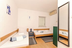 Apartments and Rooms Mladen