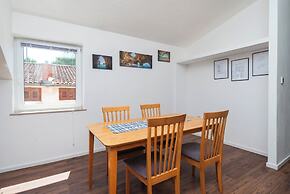 Apartments and Rooms Mladen