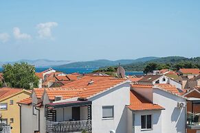 Apartments and Rooms Mladen
