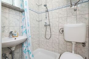 Apartments and Rooms Mladen