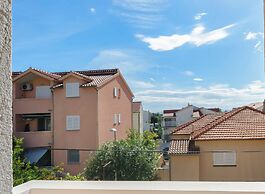 Apartments and Rooms Mladen