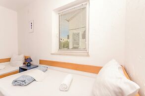 Apartments and Rooms Mladen