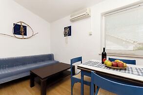 Apartments and Rooms Mladen