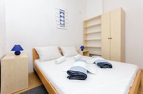 Apartments and Rooms Mladen