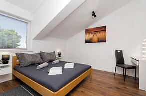 Apartments and Rooms Mladen