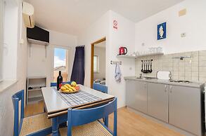Apartments and Rooms Mladen