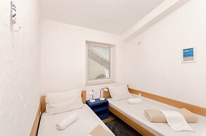 Apartments and Rooms Mladen