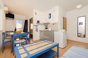 Apartments and Rooms Mladen