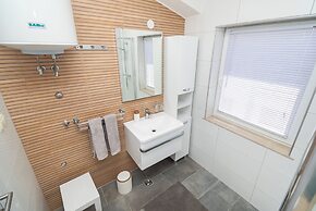 Apartments and Rooms Mladen