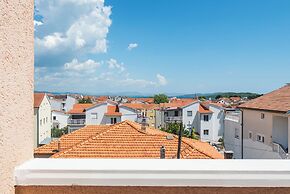 Apartments and Rooms Mladen
