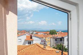 Apartments and Rooms Mladen