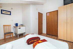 Apartments and Rooms Mladen