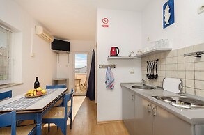 Apartments and Rooms Mladen