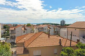 Apartments and Rooms Mladen