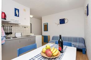 Apartments and Rooms Mladen
