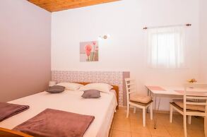 Apartments and Room Zinka