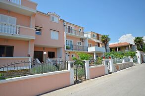 Apartments and Room Zinka
