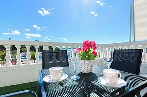 Apartment and Rooms Artina