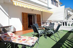 Apartment and Rooms Artina
