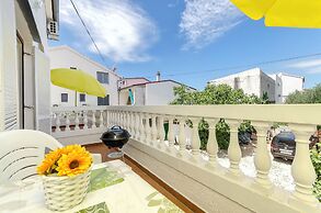 Apartment and Rooms Artina