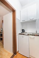 Apartment and Rooms Artina