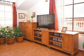 Apartment and Rooms Artina