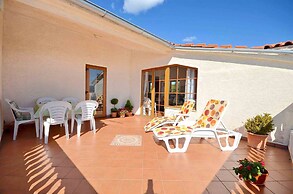 Apartment and Rooms Artina