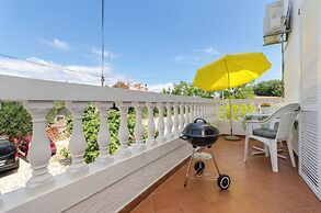 Apartment and Rooms Artina