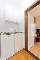 Apartment and Rooms Artina