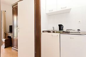 Apartment and Rooms Artina