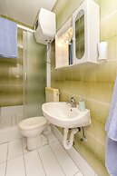 Apartment and Rooms Artina