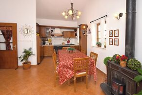 Apartment and Rooms Artina