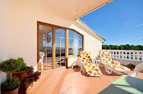 Apartment and Rooms Artina