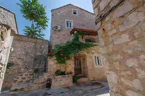 House Stone House in Center