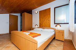 Apartments Crljenko