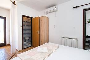 Apartments Crljenko