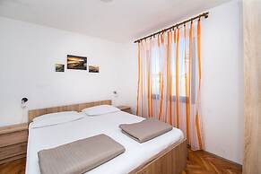 Apartments Crljenko