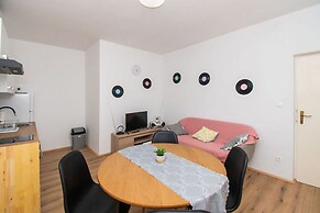 Apartment Center and Beach