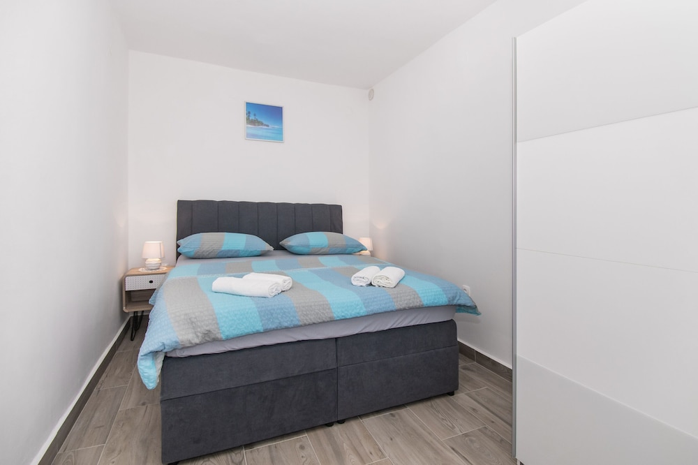 Apartments Rada