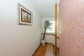Apartments and Rooms Dragica