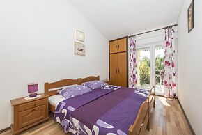 Apartments and Rooms Dragica