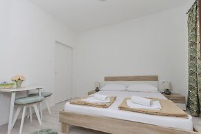 Apartments and Rooms Bepina