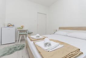 Apartments and Rooms Bepina