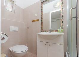 Apartments and Rooms Bepina