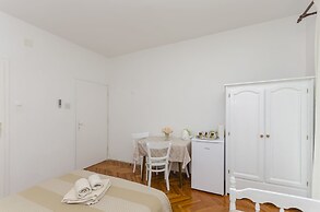Apartments and Rooms Bepina