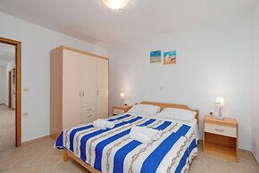 Apartments Luka