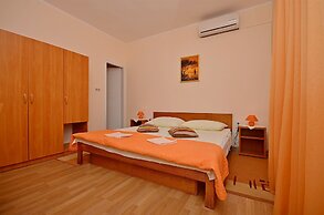 Apartment and Room Ivica