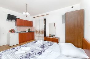 Apartments and Rooms Stjepan