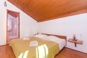Apartments and Rooms Stjepan